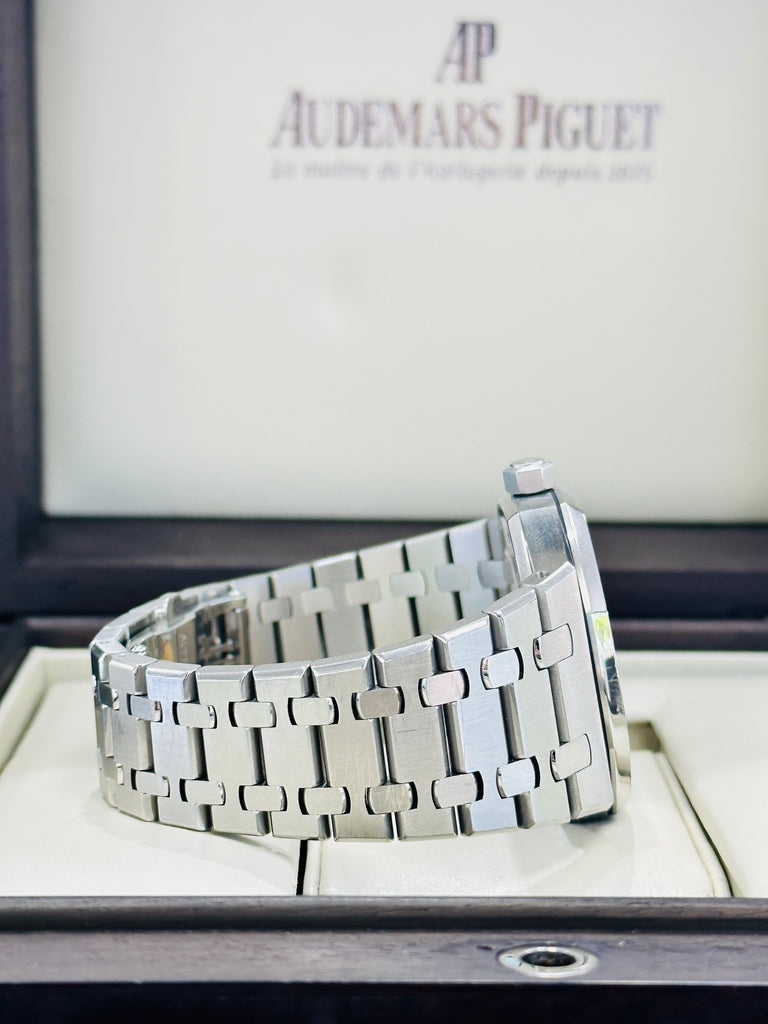 Audemars Piguet Royal Oak 39 Selfwinding 15300ST.OO.1220ST.03 B/P PreOwned - Diamonds East Intl.