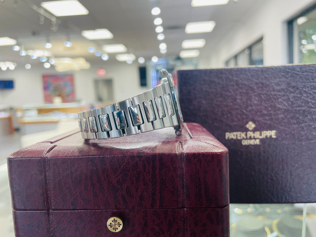 Patek Philippe Nautilus 3800/1A-001 PreOwned Mint Condition - Diamonds East Intl.