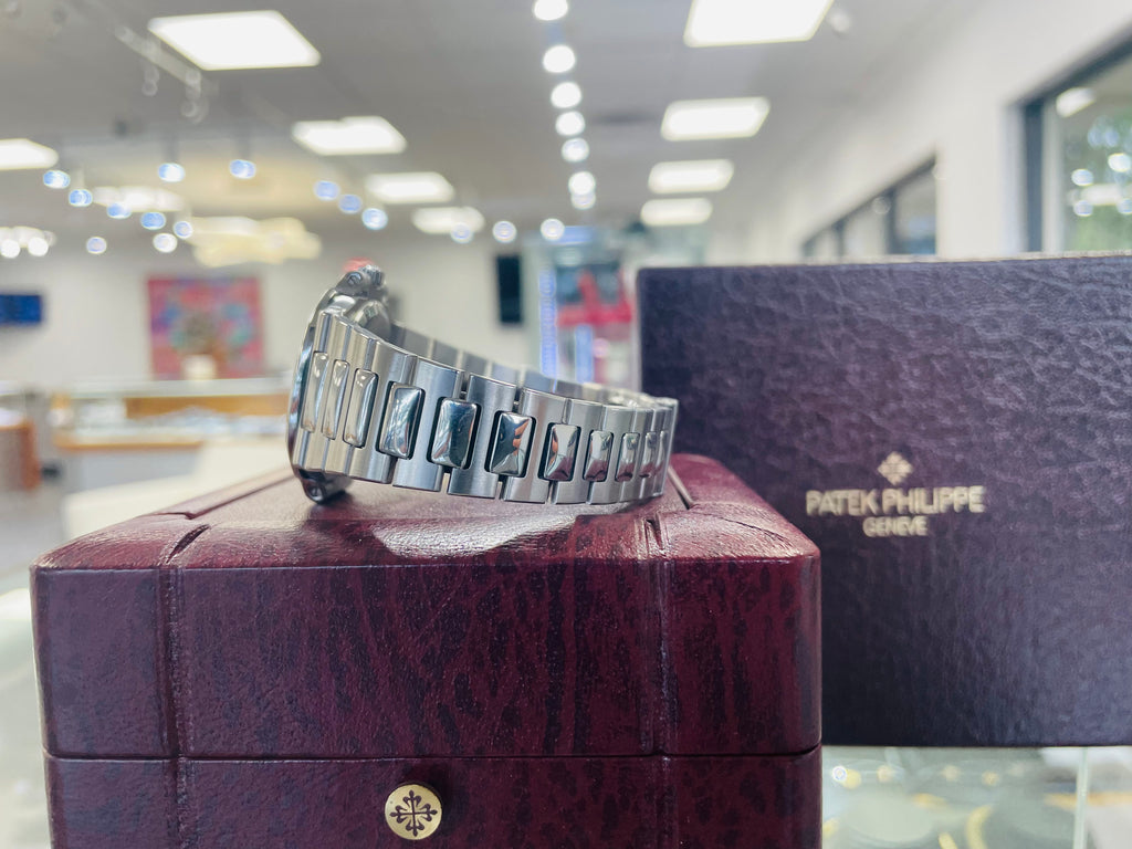 Patek Philippe Nautilus 3800/1A-001 PreOwned Mint Condition - Diamonds East Intl.