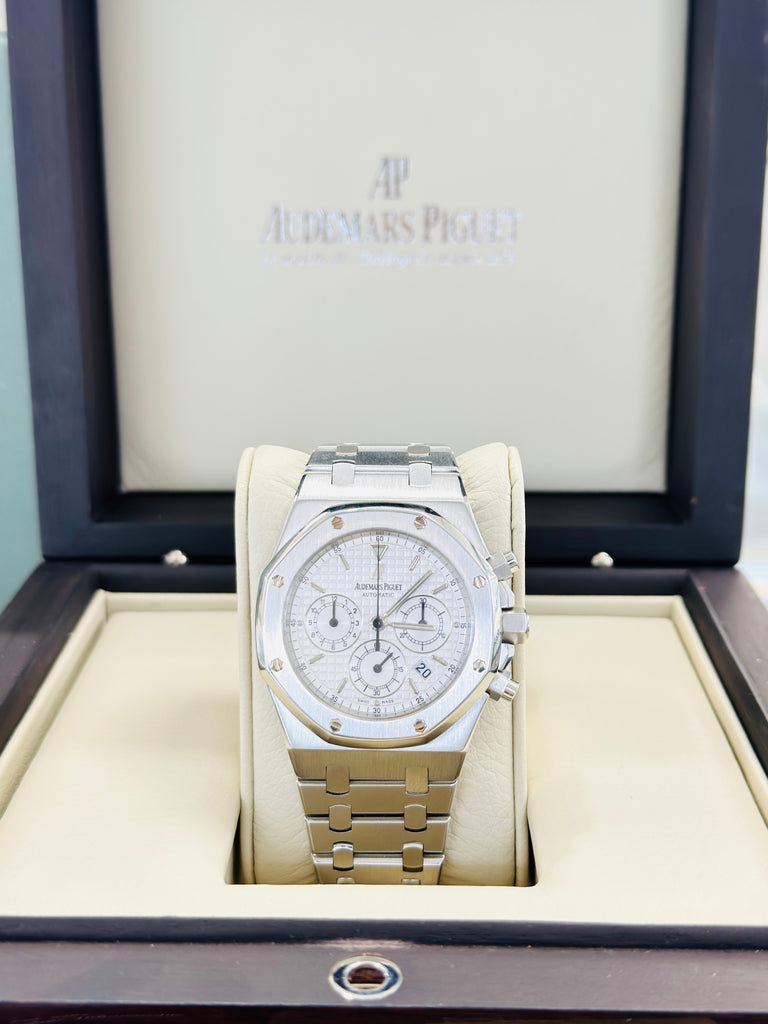 Audemars Piguet Royal Oak Chronograph 39  25860ST.OO.1110ST.05  Box and Papers MINT