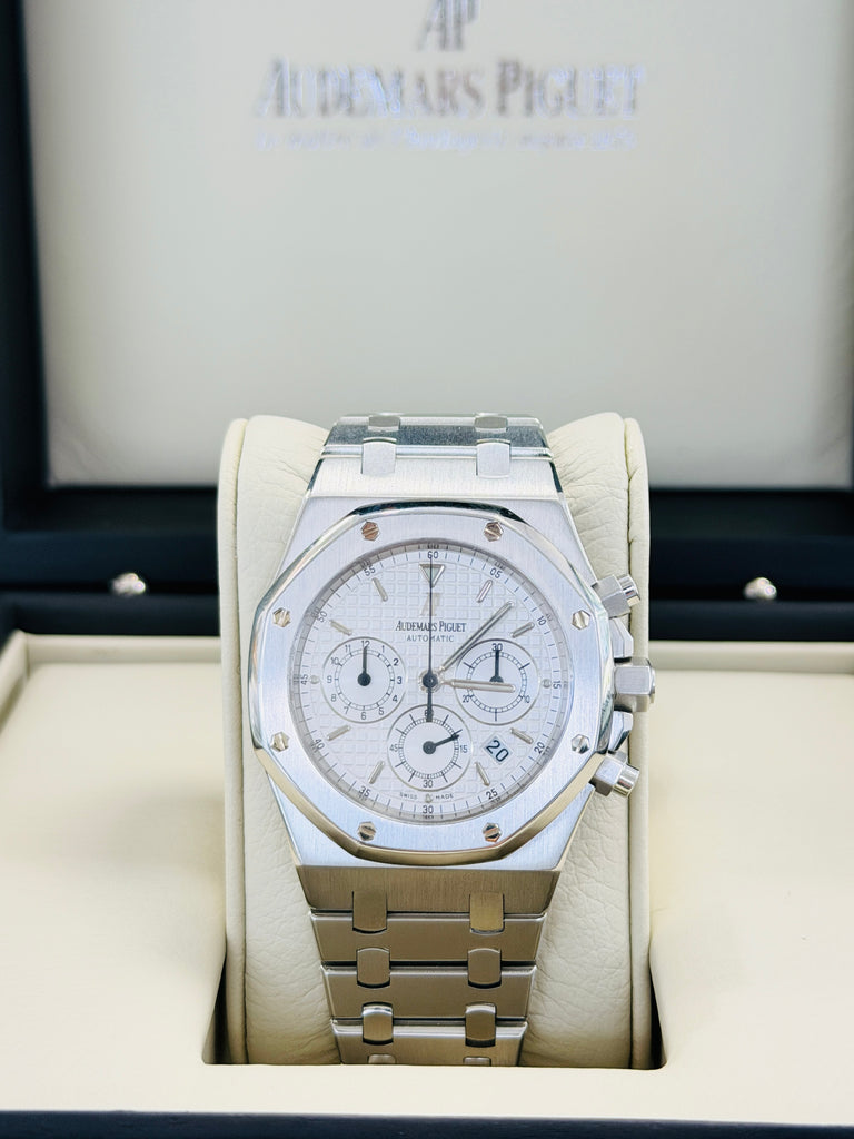 Audemars Piguet Royal Oak Chronograph 39  25860ST.OO.1110ST.05  Box and Papers MINT