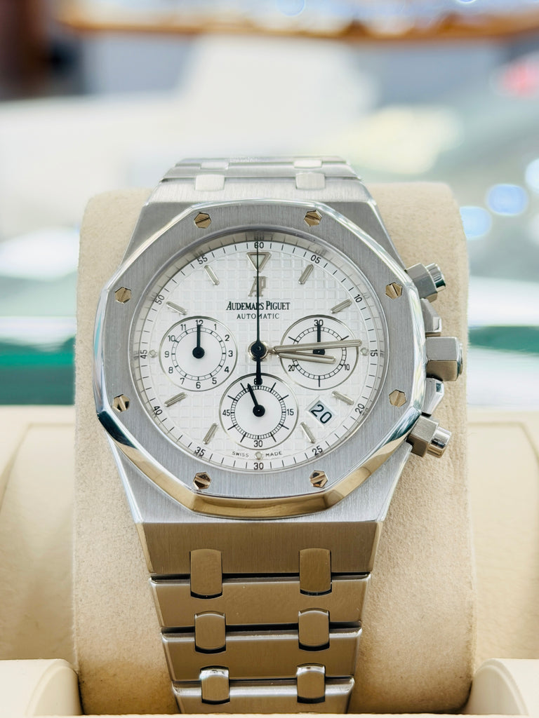 Audemars Piguet Royal Oak Chronograph 39  25860ST.OO.1110ST.05  Box and Papers MINT