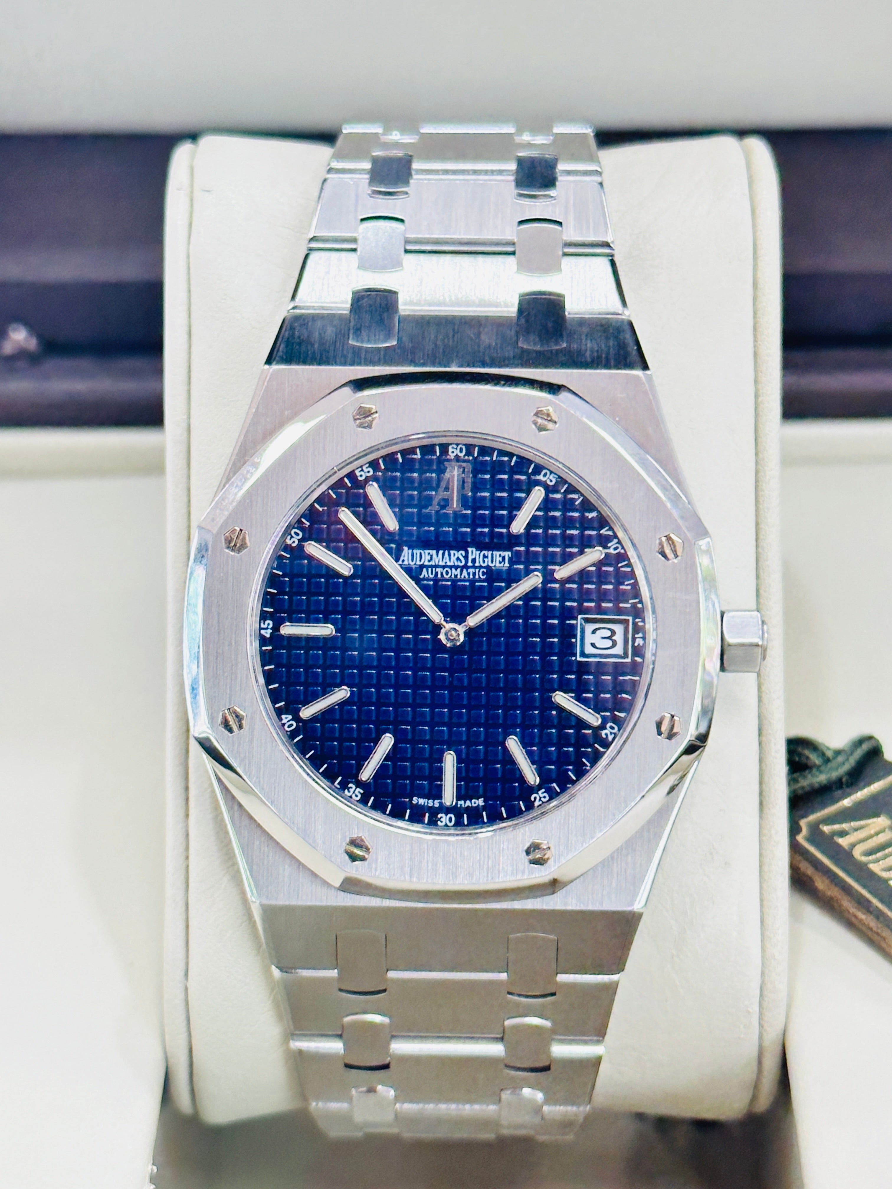 Audemars Piguet Royal Oak Blue Jumbo Extra Thin 15202ST.OO.0944ST