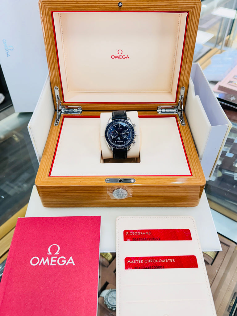 Omega Speedmaster Moonphase 44.25mm Chronograph Co-Axial 304.33.44.52.03.001 MINT