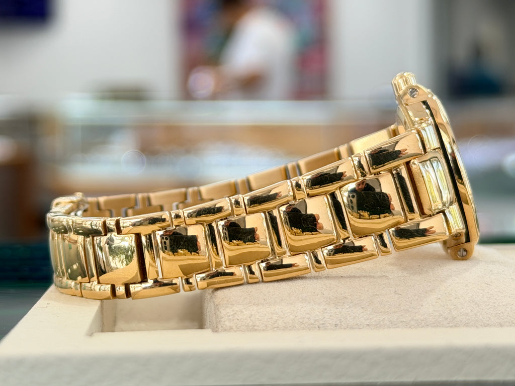 Patek Philippe Nautilus 4700/1j Ladies 26 Ivory Dial Yellow Gold PreOwned - Diamonds East Intl.