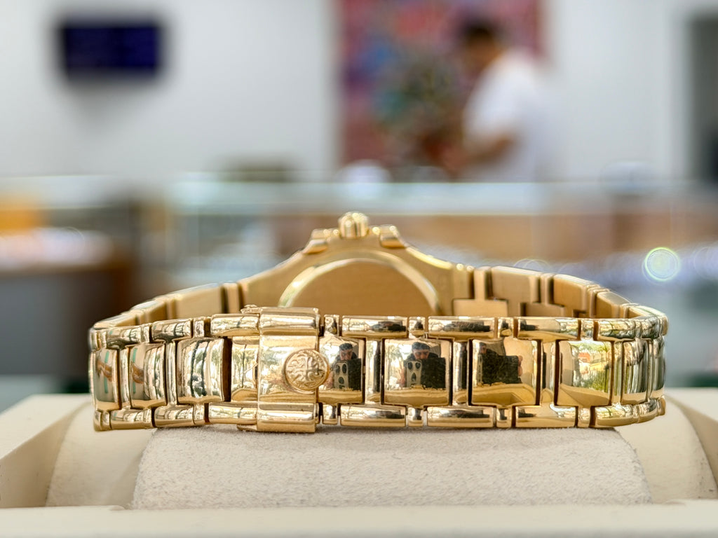Patek Philippe Nautilus 4700/1j Ladies 26 Ivory Dial Yellow Gold PreOwned - Diamonds East Intl.