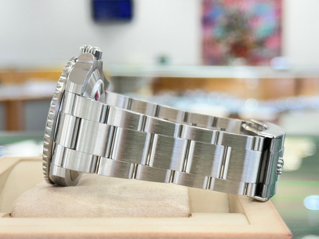 Rolex Submariner 126610LV Date 2023 Green Bezel MK2 Kermit  box and papers Unworn - Diamonds East Intl.