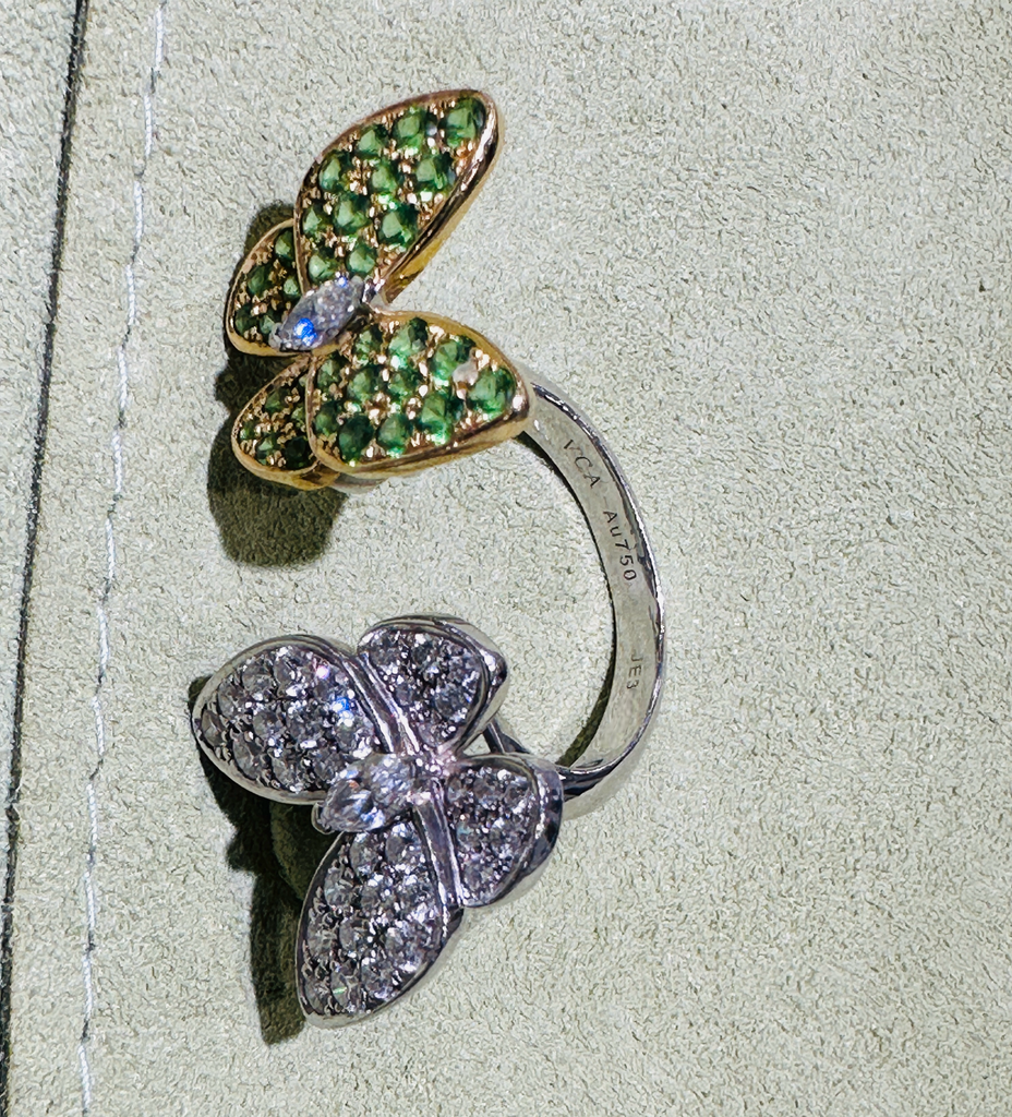 Preloved Van Cleef & Arpels Two Butterfly Between the Finger ring - Diamonds East Intl.