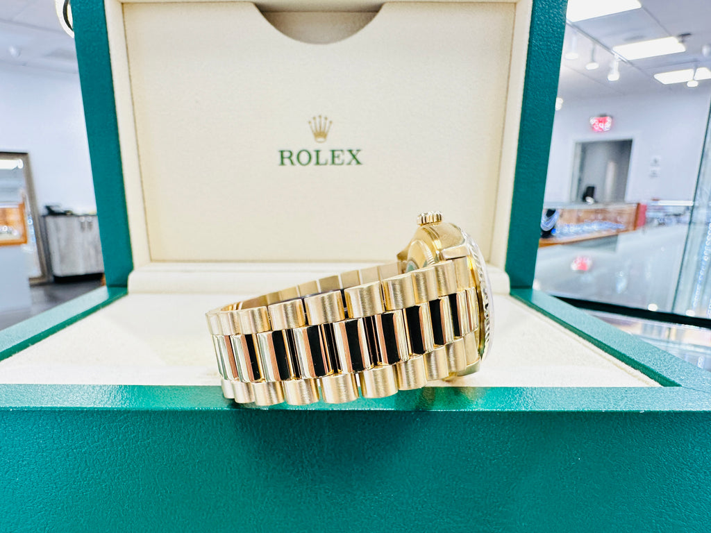 Rolex Day-Date 36 Presidential 18238 18K Yellow Gold Factory Blue Viniet Diamond Dial - Diamonds East Intl.
